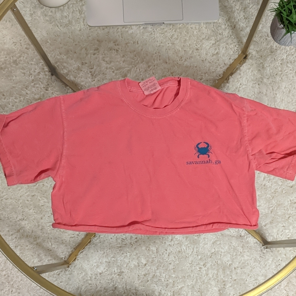 A comfort colors cropped shirt